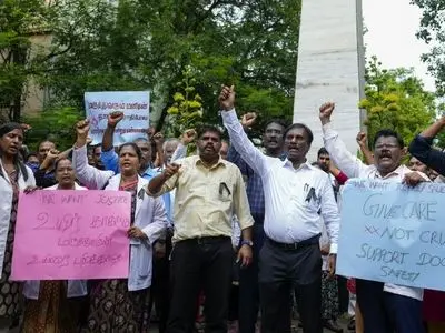 واکنش دولت هند به اعتراض گسترده کادر درمان/ دلّالان به اعتصاب دامن می‌زنند!