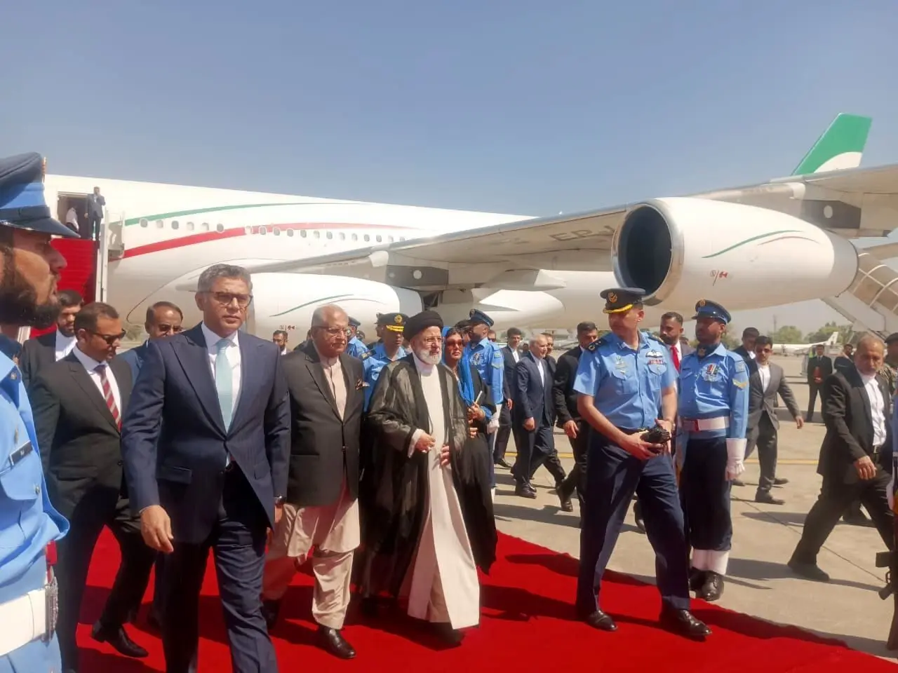 استقبال رسمي للرئیس الإیراني في باکستان..  خطوة رئیسیة نحو تطبیع العلاقات