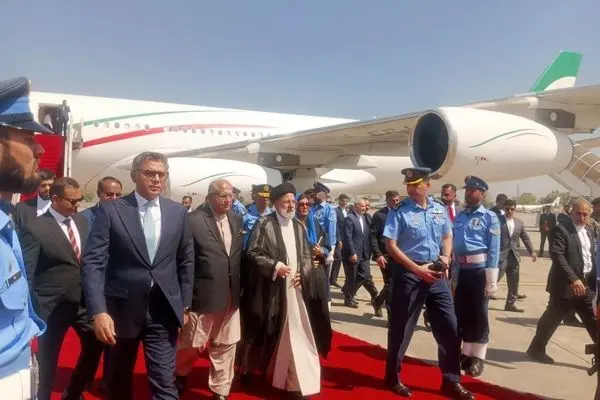 استقبال رسمي للرئیس الإیراني في باکستان..  خطوة رئیسیة نحو تطبیع العلاقات