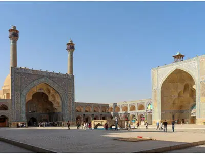 بهترین روش برای سفر به اصفهان، نصف جهان را بخوانید