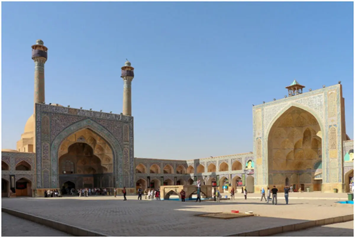 بهترین روش برای سفر به اصفهان، نصف جهان را بخوانید