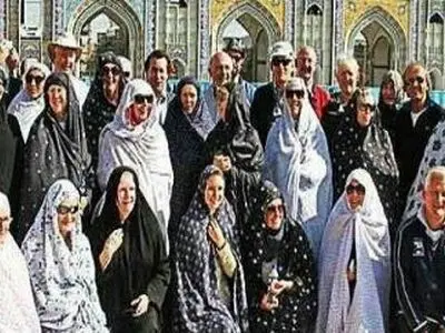 عکس/ حجاب گردشگران آلمانی در حرم امام رضا(ع)
