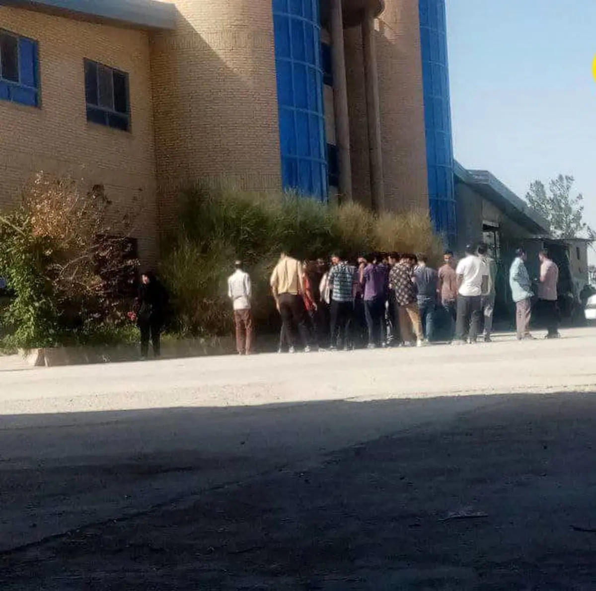 اعتراض کارگران چینی تقدیس نسبت به معوقات مزدی 