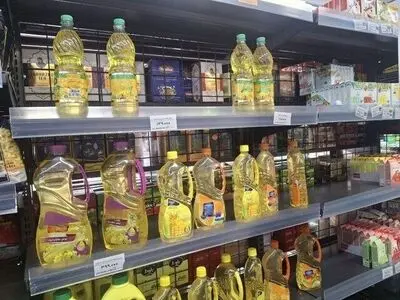 عرضه مرغ گرم پایین تر از قیمت مصوب، کمبود روغن در فروشگاه‌ها/جراحی اقتصادی از مردمی شروع شده که بیمار رو به موت است