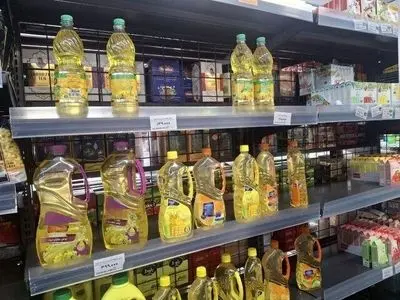 عرضه مرغ گرم پایین تر از قیمت مصوب، کمبود روغن در فروشگاه‌ها/جراحی اقتصادی از مردمی شروع شده که بیمار رو به موت است