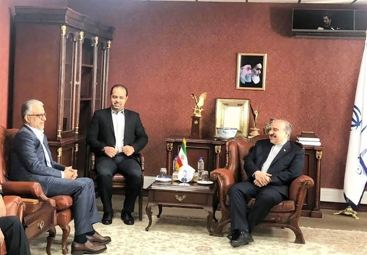 وزیر الریاضة والشباب خلال لقائه رئیس الاتحاد الاسیوی لکرة القدم:
یجب فصل القضایا السیاسیة عن الریاضة