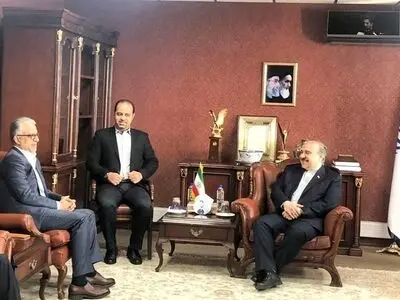 وزیر الریاضة والشباب خلال لقائه رئیس الاتحاد الاسیوی لکرة القدم:
یجب فصل القضایا السیاسیة عن الریاضة