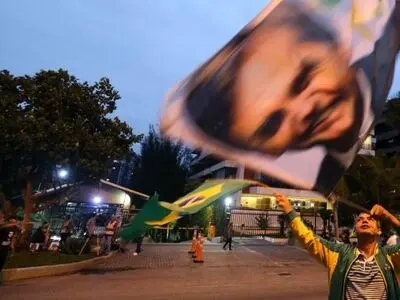 Brazil's Bolsonaro surges ahead of Sunday vote, but run-off likely