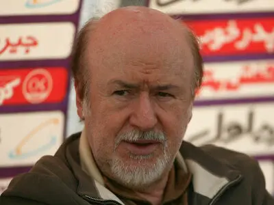 افتخاری: آنهایی که 10 سال بدهی بار آوردند خوابند نه من/ هرکس توهین کند به خدا واگذارش می‌کنم