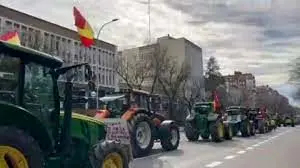 رژه تراکتورها در خیابان‌های مادرید + فیلم