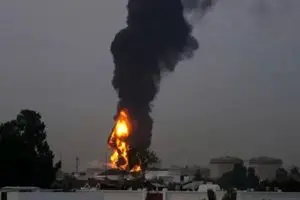 حمله جنگنده‌های آمریکایی اسرائیلی به پتروشیمی‌های ماهشهر و بندر امام/ نگرانی از آسیب به کارگران