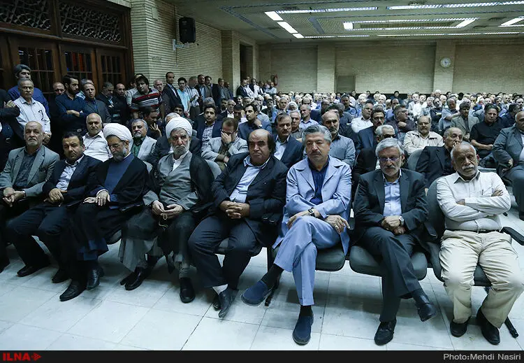 استقبال از بزرگان اصلاحات و عکس یادگاری با بهزاد نبوی +تصاویر