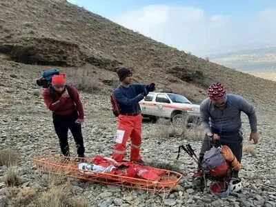 نجات سه نفرکوهنورد گرفتار در ارتفاعات پرآو 