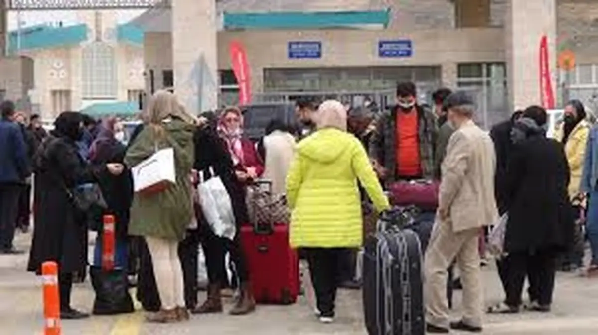 اعتراض مردم به دفاتر مسافرتی: پول‌مان را برگردانید/ آژانس‌ها: پولی نداریم