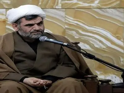 بر زانوان رضا (ع)