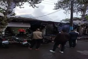 آتش‌سوزی ۱۴ واحد صنفی و یک منزل مسکونی در صومعه‌سرا مهار شد