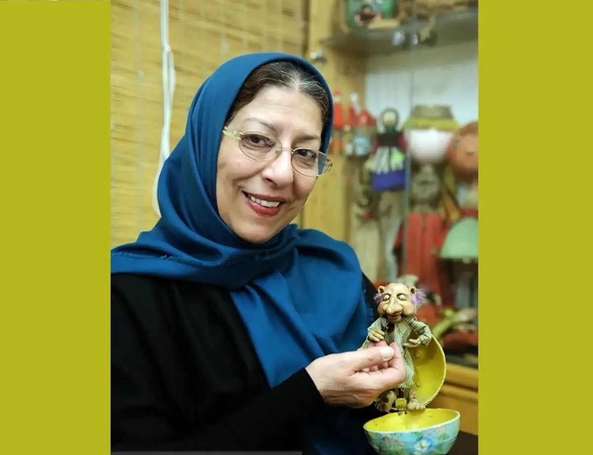 هنگامه مفید چراغ اجرای سیاه بازی «رختشورشاه» را روشن می‌کند