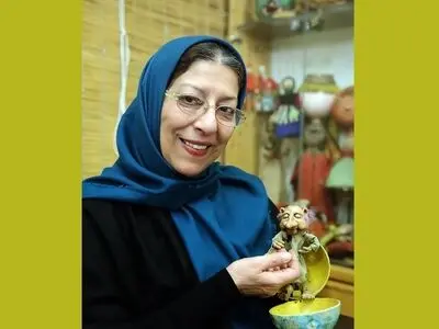 هنگامه مفید چراغ اجرای سیاه بازی «رختشورشاه» را روشن می‌کند