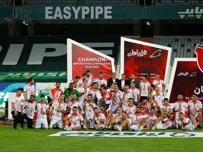 اهداء جام قهرمانی تیم پرسپولیس در امنیت کامل