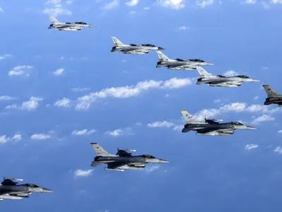 رویارویی جنگنده‌های آمریکا و چین بر فراز دریای زرد