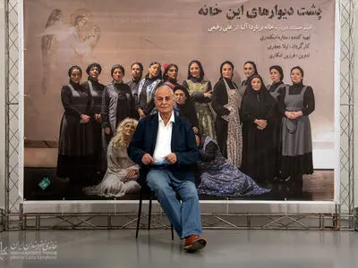 رونمایی از مستند «پشت دیوارهای این خانه»/ بغض و اندوه علی رفیعی در مراسم بزرگداشتش 