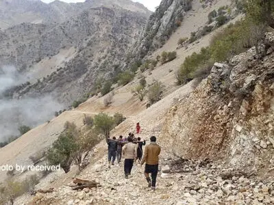 اعزام مشقت بار مادر باردار روستایی در ایذه به بیمارستان/"پَلُم زنگو"، روستایی کوچک با دردهایی بزرگ + فیلم