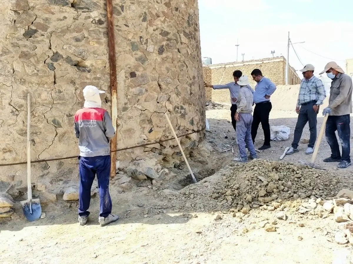مرمت و استحکام‌بخشی برج تاریخی روستای توت اردکان