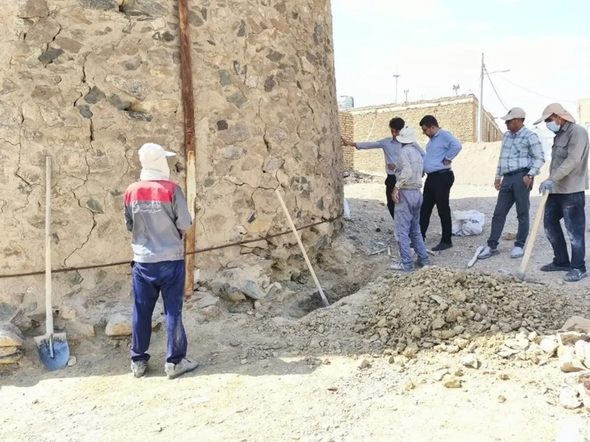 مرمت و استحکام‌بخشی برج تاریخی روستای توت اردکان