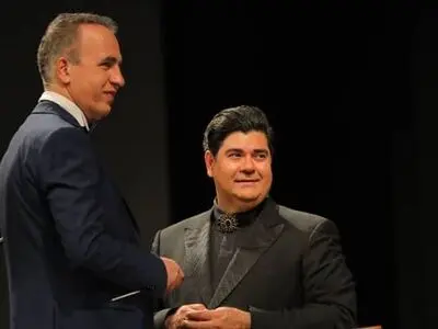سالار عقیلی «نگاه آسمانی» را خواند