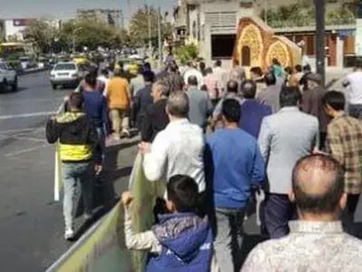 تجمع نانوایان مشهد در اعتراض به عدم پرداخت یارانه نان