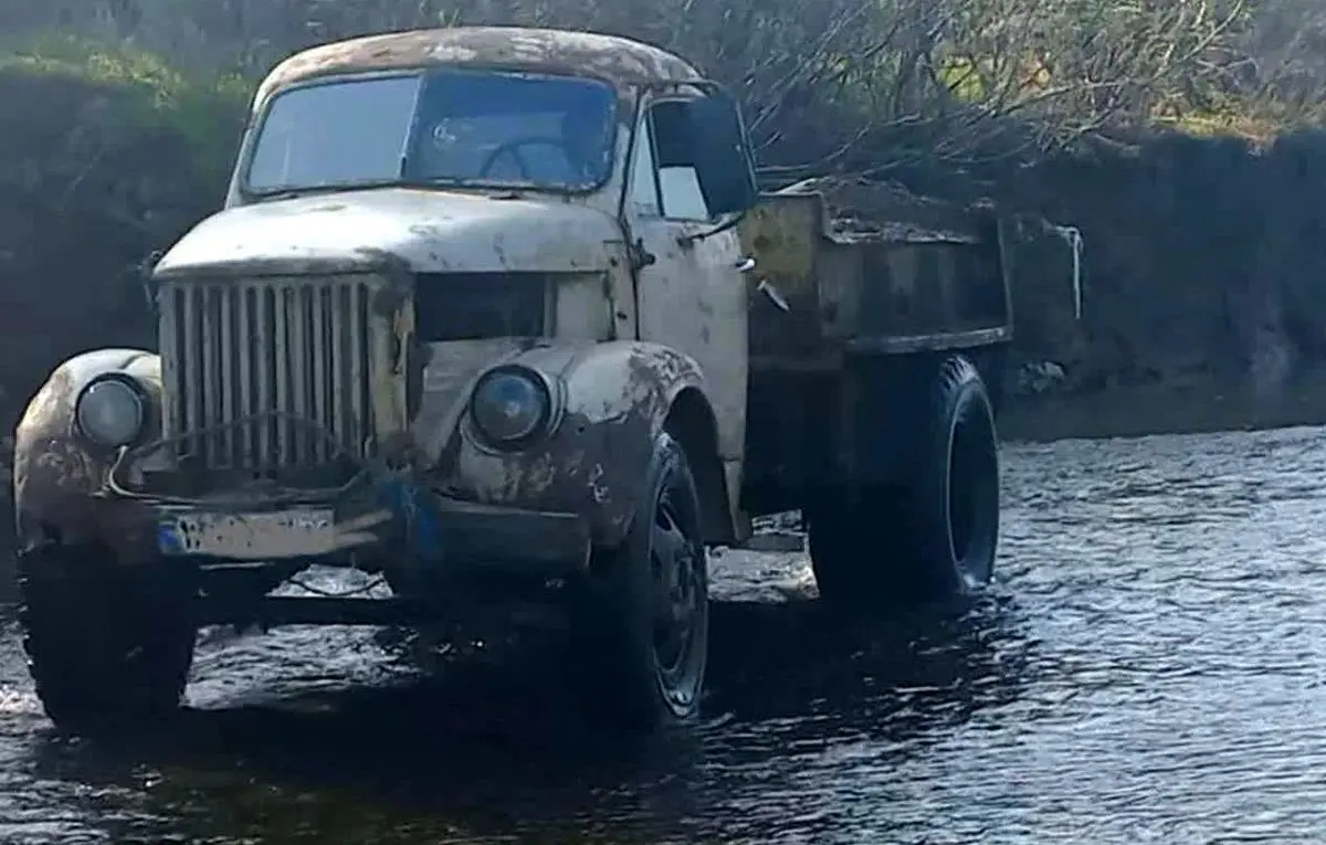 جلوگیری از برداشت غیرمجاز شن و ماسه با توقیف ۲ خودرو باری در فومن