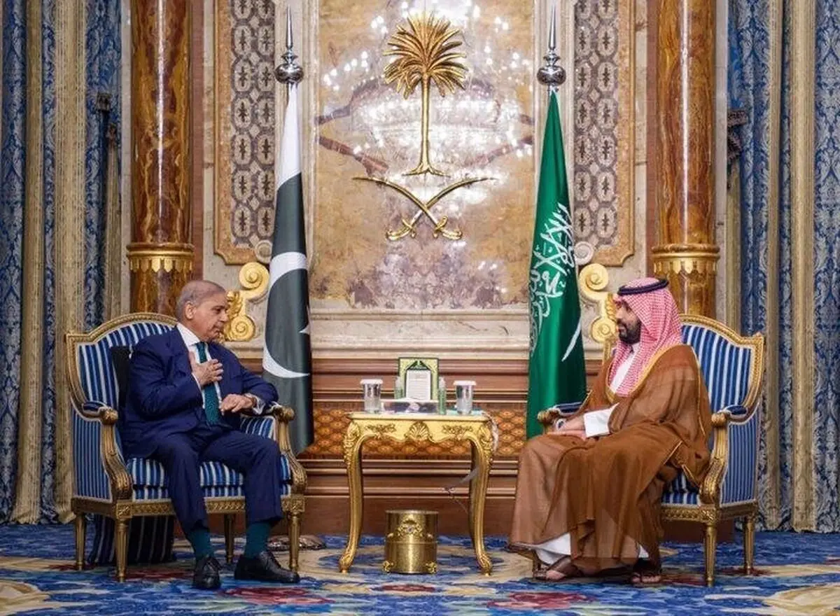 دیدار ولیعهد سعودی و شهباز شریف در جده