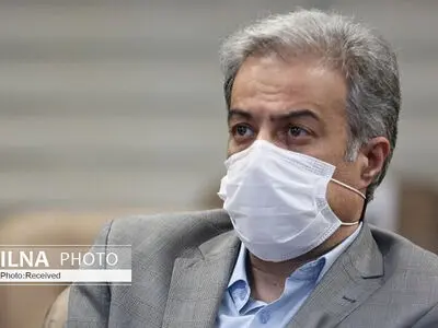 مراجعه خانه به خانه برای شناسایی بیماران کرونایی اشتباه و غیرعلمی است/ فقط به سراغ افرادِ با تست مثبت و مرتبطان آنها می‌رویم