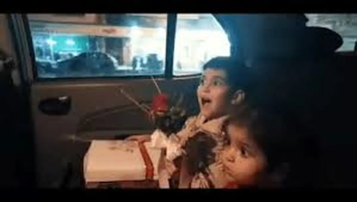  غافلگیری مأمور پلیس در کف خیابان! + فیلم