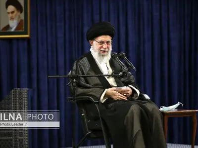 قائد الثورة: الشهداء هم هویة الشعب الایراني ولا یجب ان یُنسوا
