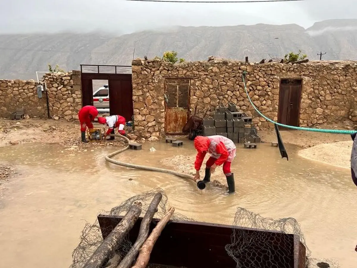 امدادرسانی هلال‌احمر به بیش از ۴۰۰۰ نفر متاثر از سیل و آب‌گرفتگی