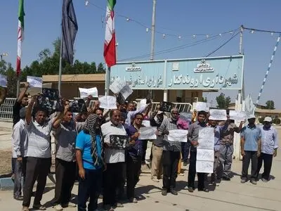 تجمع کارگران شهرداری اروند کنار در اعتراض به معوقات مزدی 