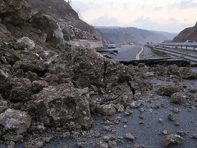 رانش کوه در آزاد راه چالوس- مرزن آباد