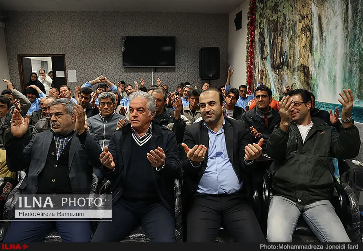عکس‌هایی از مسافران خیابان‌های تهران در یک جشن ملی