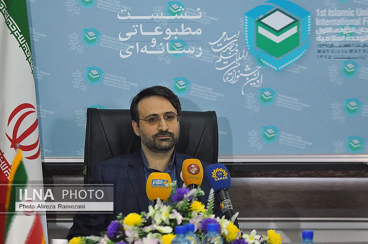 باید از هر حنجره و صدایی که به وحدت مسلمین می‌پردازد؛ حمایت کرد