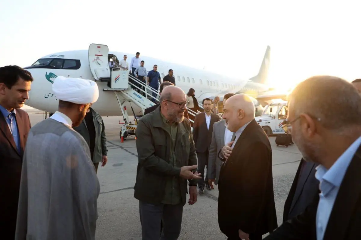 رئیس بنیاد مستضعفان با استقبال استاندار وارد خوزستان شد