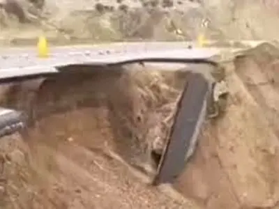 لحظه رانش زمین در جاده ایذه + فیلم