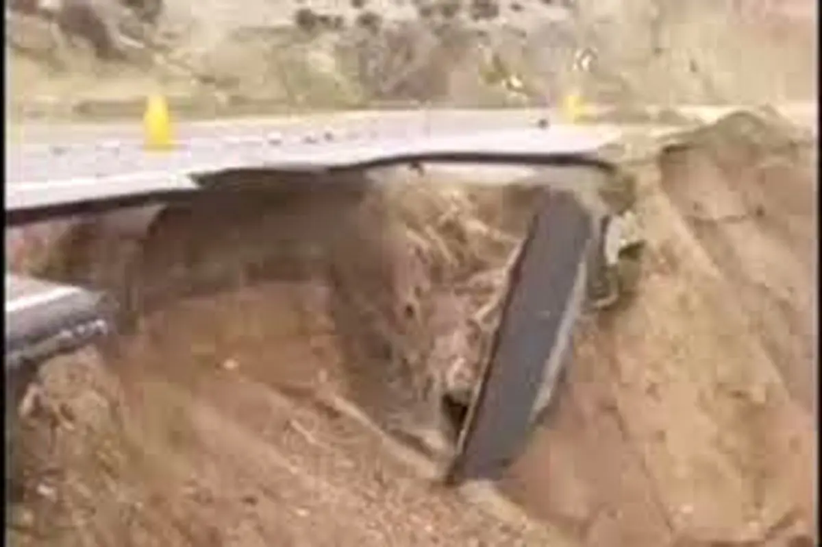 لحظه رانش زمین در جاده ایذه + فیلم