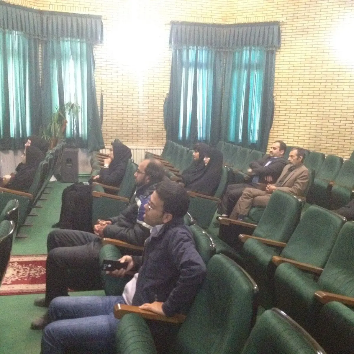  برگزاری دوره آموزشی آشنایی با وضعیت های مناسب بدنی در حین کار 