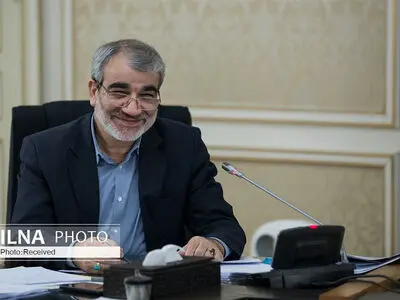 کدخدایی به تماشای فیلم‌های «منصور» و «مصلحت» نشست