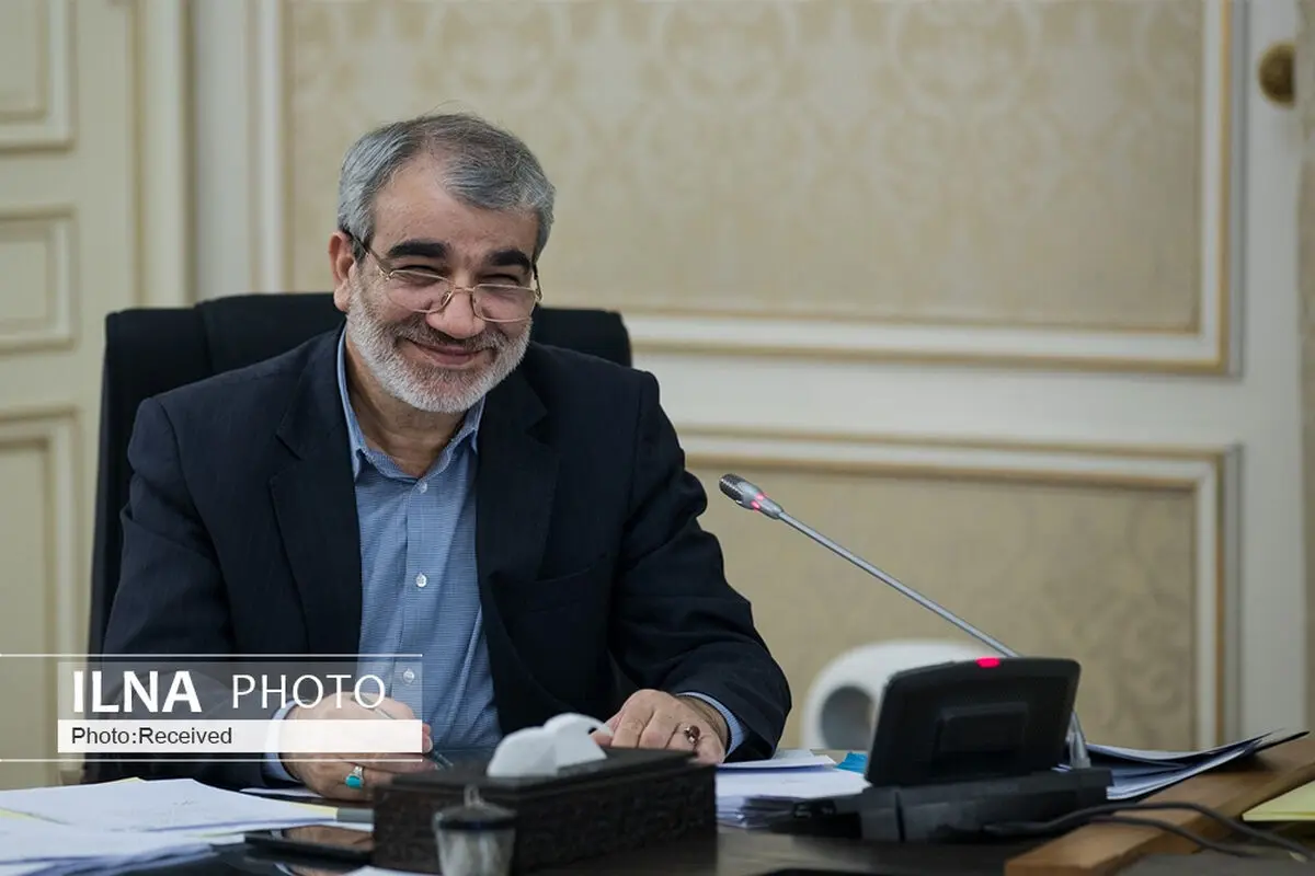 کدخدایی به تماشای فیلم‌های «منصور» و «مصلحت» نشست