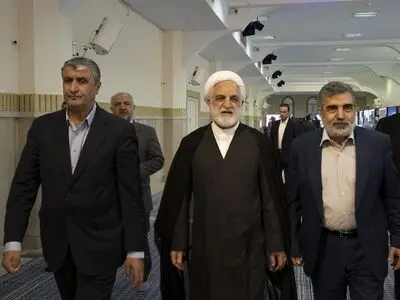 بازدید مقامات کشوری و لشکری از نمایشگاه دستاوردهای صنعت هسته‌ای
