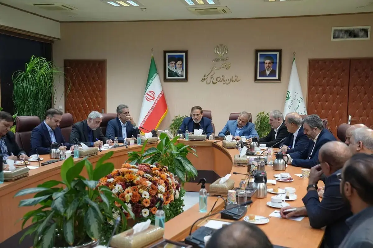نباید امتیازات خاص، امکانات ویژه یا موقعیت‌های ممتاز آموزشی در اختیار افراد خاص قرار گیرد