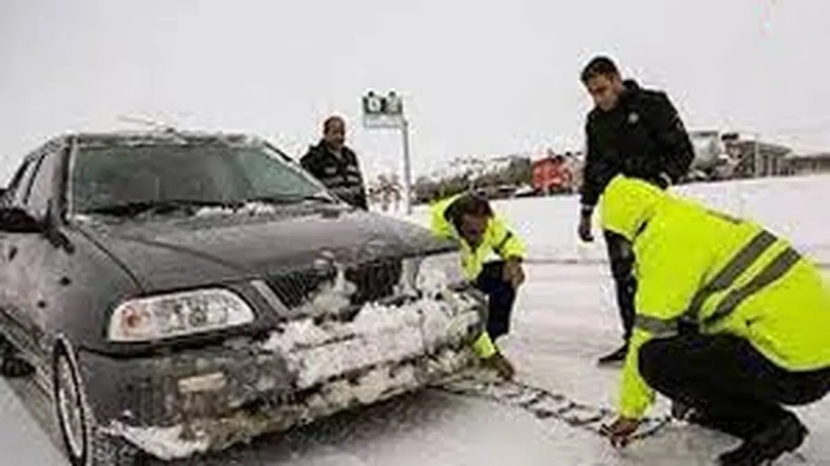 اختلال تردد بدلیل برف و کولاک در محورهای مواصلاتی تکاب