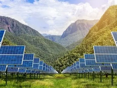 لزوم شتاب در توسعه گلخانه‌ها و پنل‌های خورشیدی در استان/ کشت گلخانه‌ای؛ پاسخ به بحران منابع آب و خاک